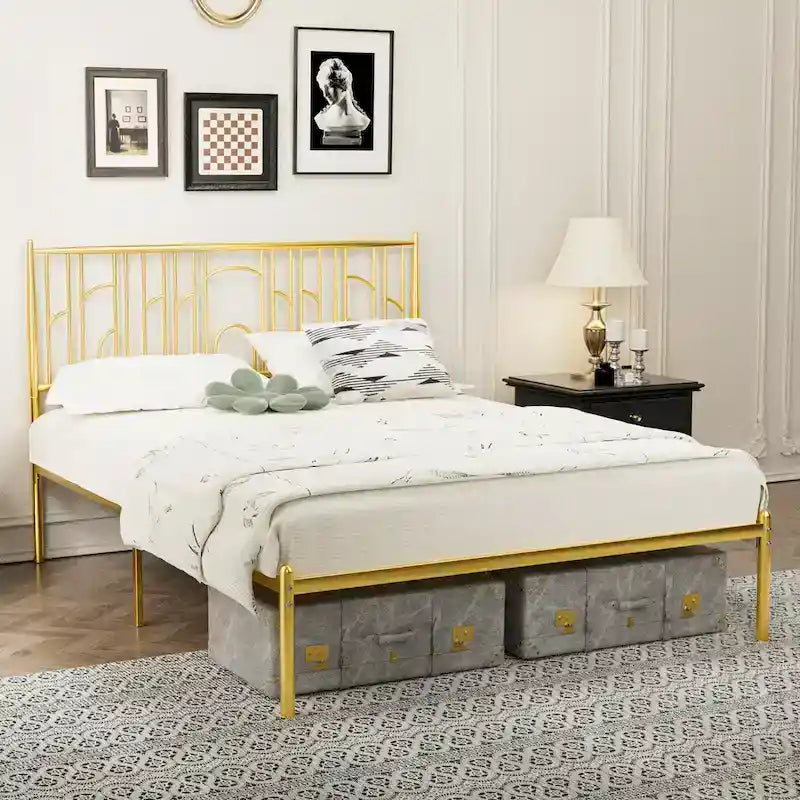 Cadre de lit plateforme Queen Size avec poteaux décoratifs, rangement sous le lit et sans sommier requis.