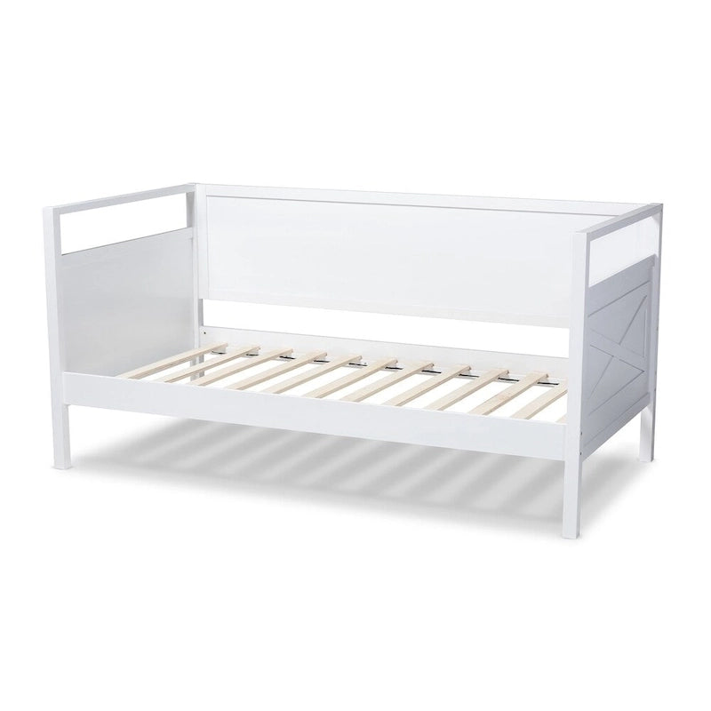 Lit de jour en bois de ferme The Gray Barn Silver Fox Cottage