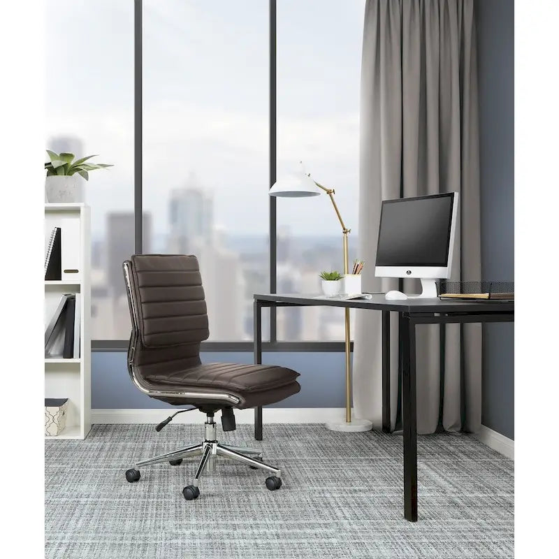 Fauteuil de direction professionnel sans accoudoirs, dossier mi-haut, piètement chromé en similicuir.