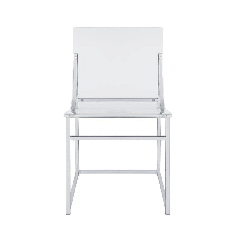 Ensemble de 2 chaises de salle à manger, l'une transparente et l'autre chromée.